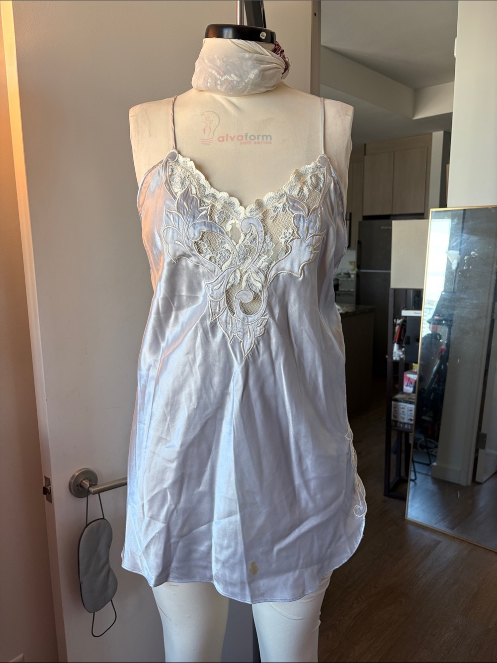 Natori Ivory Lace-Trim Silk Chemise
